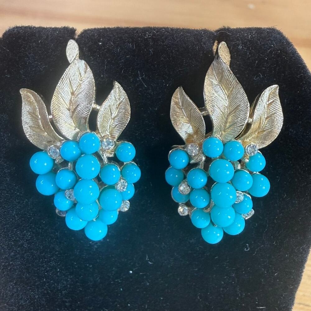 Vintage Trifari Turquoise Grape Cluster Rhinestone Leaf Clip Earrings
